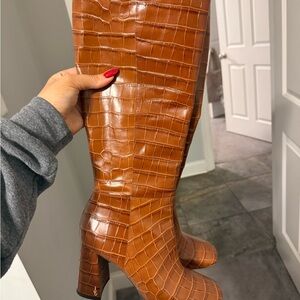 Chic Tan Croc-Embossed Heeled Boots